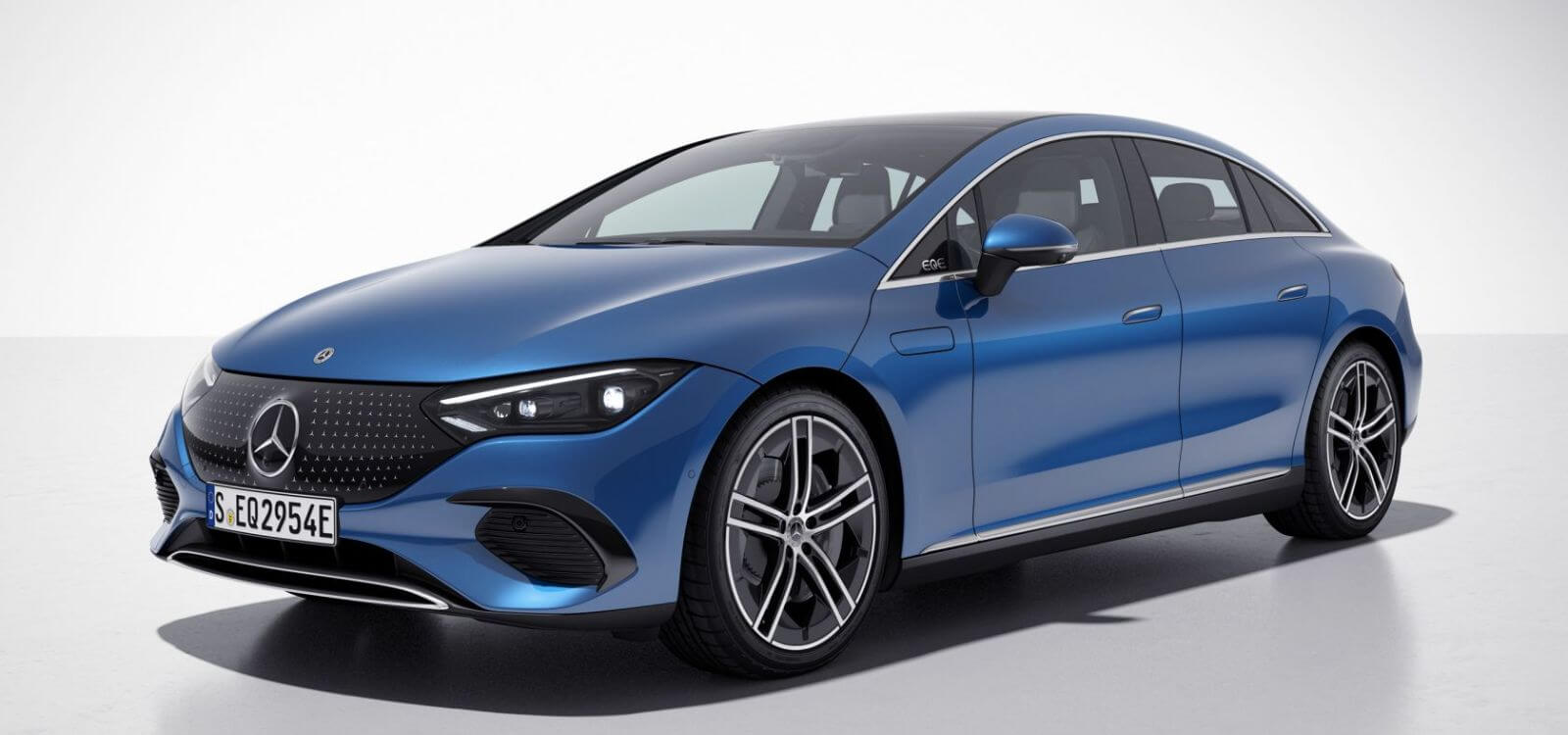 Modelul EQE de la Mercedes-EQ Electronic Art Line