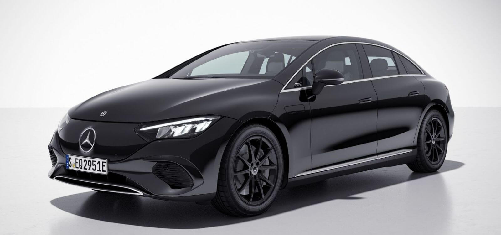 Modelul EQE de la Mercedes-EQ Standard Line